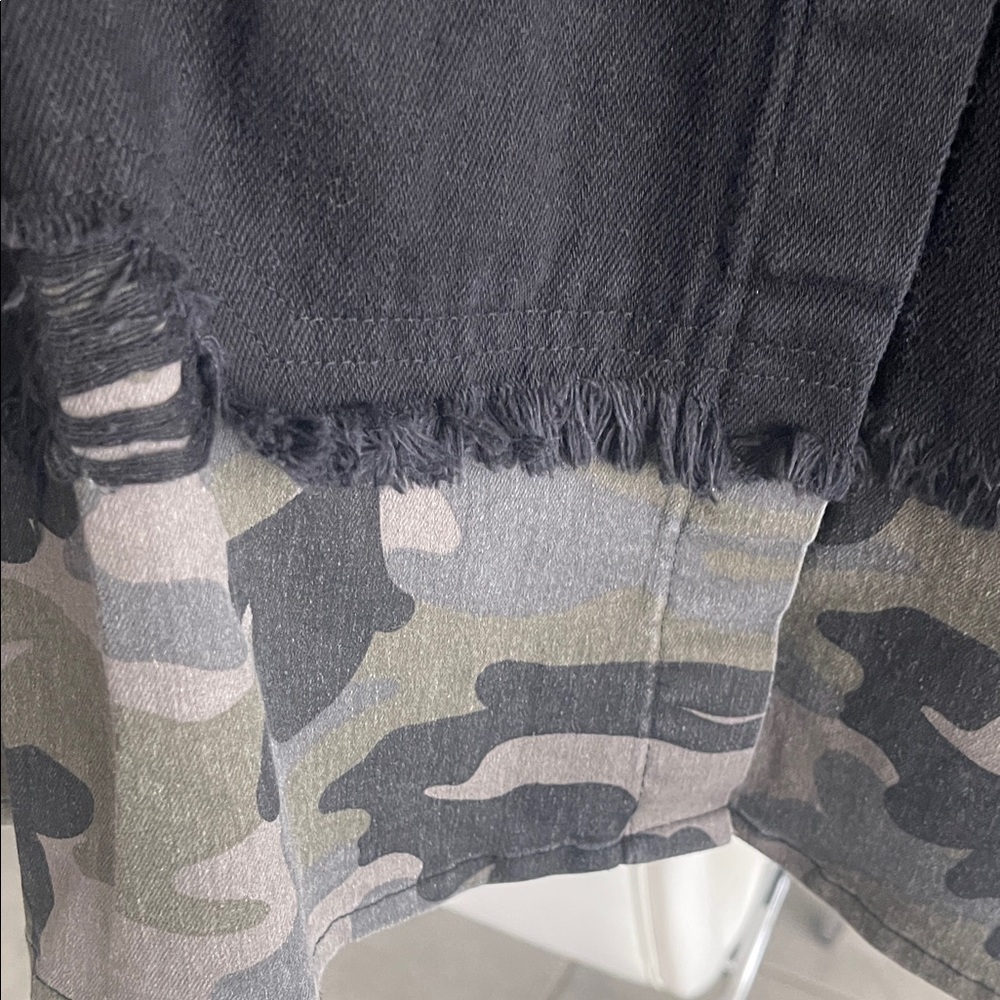Umgee Black and Camouflage Jean Jacket - Picture 2 of 6